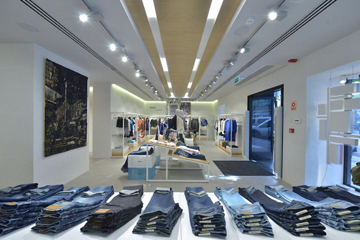 namens Monarch Waden Pepe Jeans concept store by Caulder Moore, Barcelona – Spain