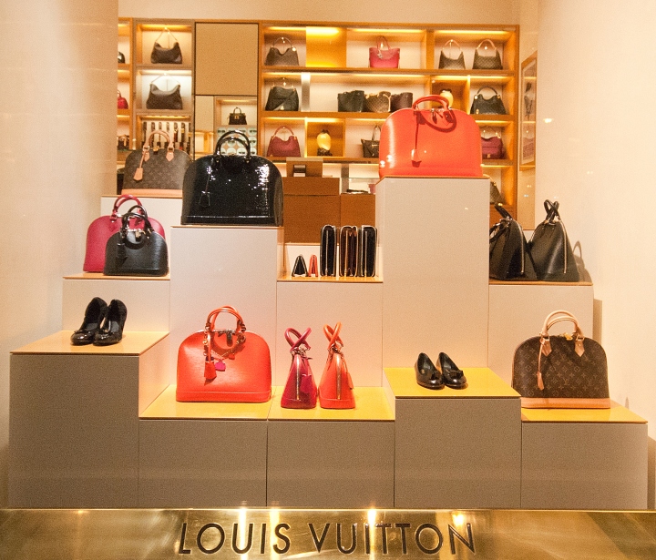 » Louis Vuitton windows 2014 Spring, Budapest