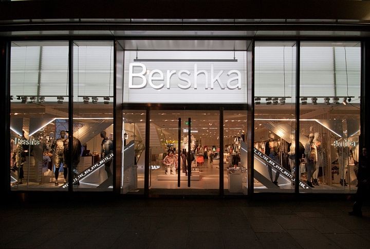» Bershka windows 2014 Spring, London