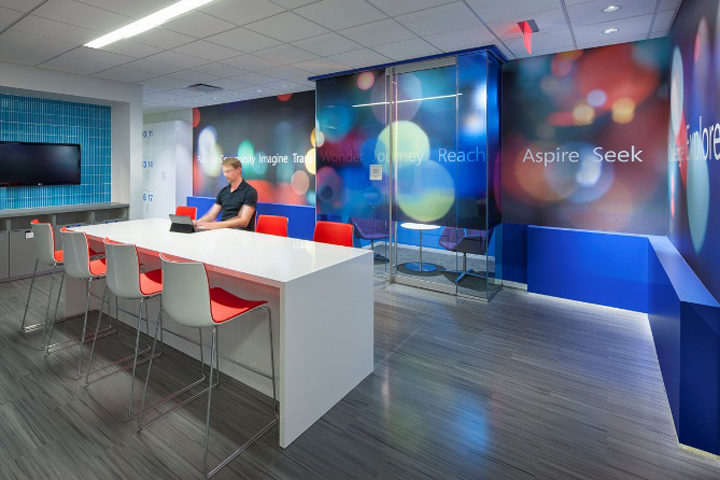 Microsoft office and customer center design by Perkins+Will, Hartford – US
