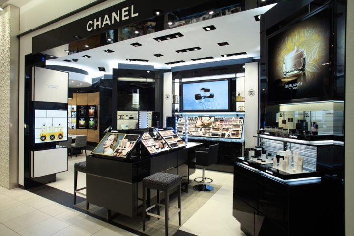 Makeup Bag Chanel Modern  Makeup bag, Chanel cosmetic bag, Chanel makeup  bag