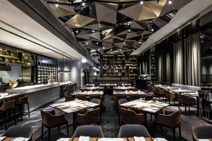 » Porterhouse by Laris Restaurant by Kokaistudios, Hong Kong