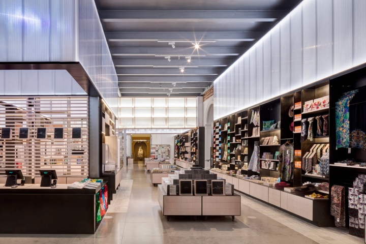 » V&A Museum shop by Friend and Company, London – UK