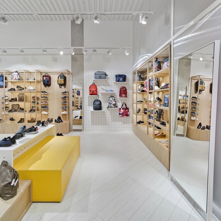 » CASUALIS Footwear store by Manuel García Asociados, San Javier – Spain