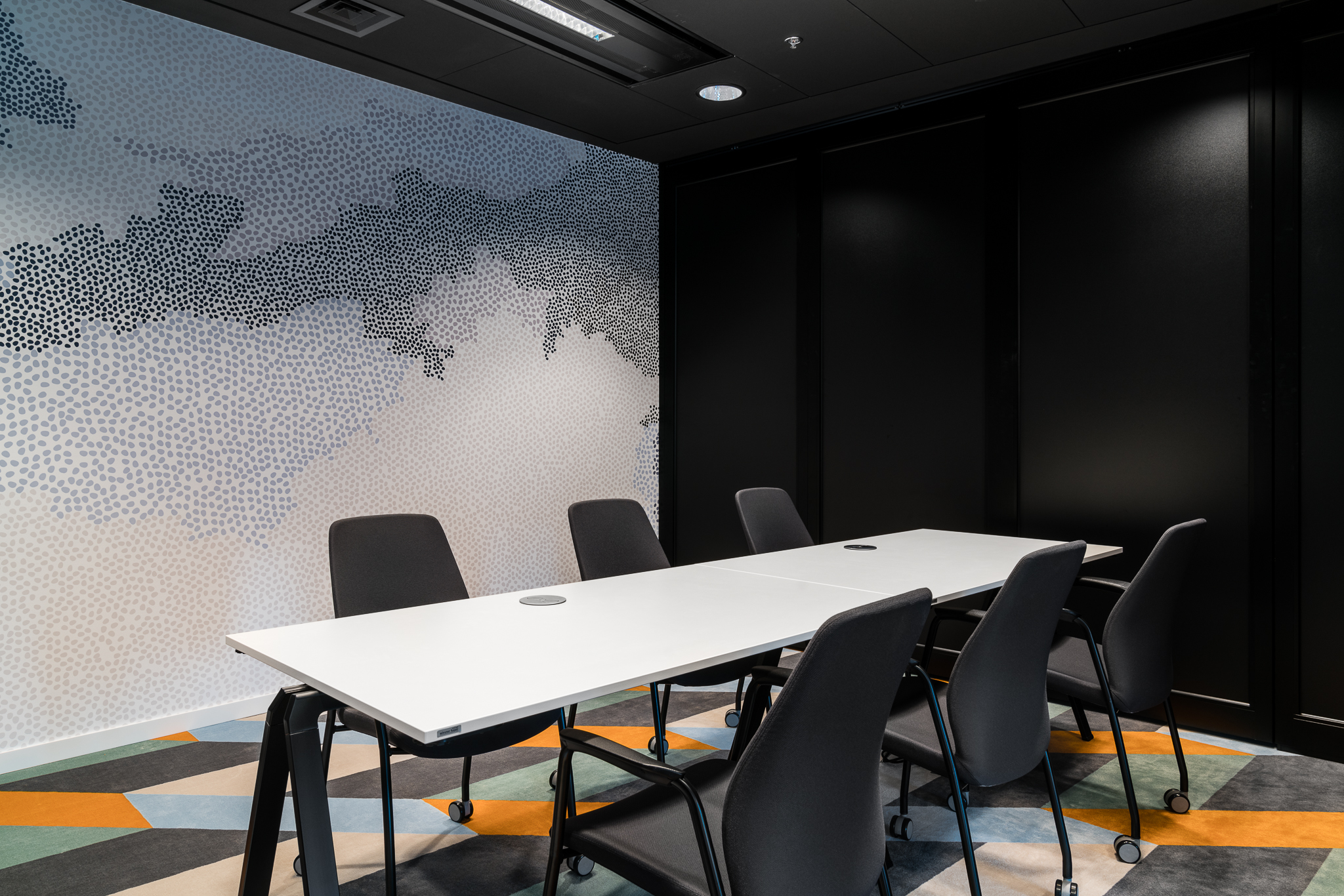 雅高华沙办事处