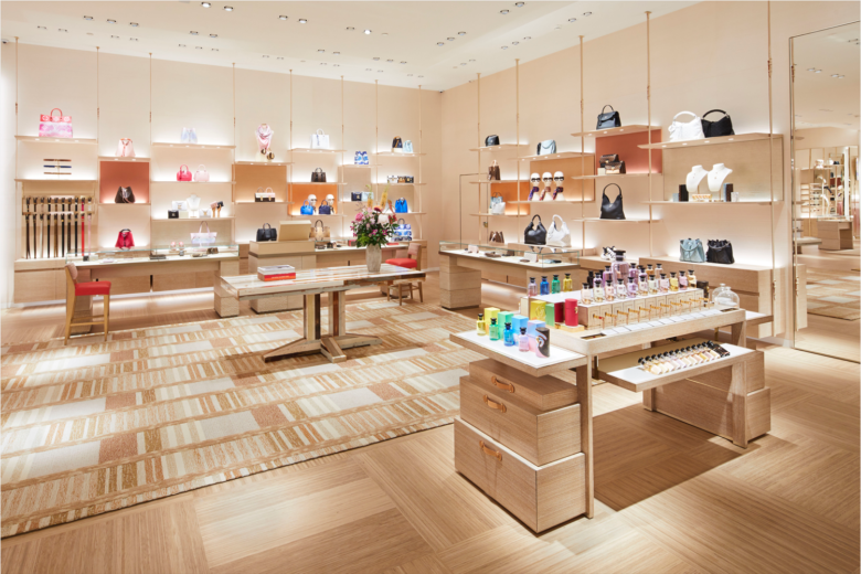Louis Vuitton great store 🦋 @louisvuitton #visualmerchandising  #retaildesign #louisvuitton