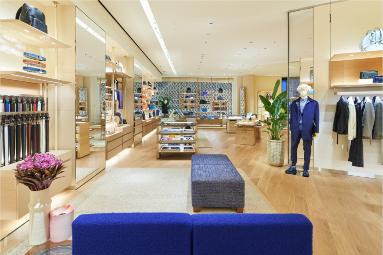 » Louis Vuitton men’s store