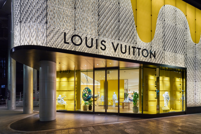 Louis Vuitton Plaza Indonesia, Jakarta  Facade, Facade architecture  design, Retail facade