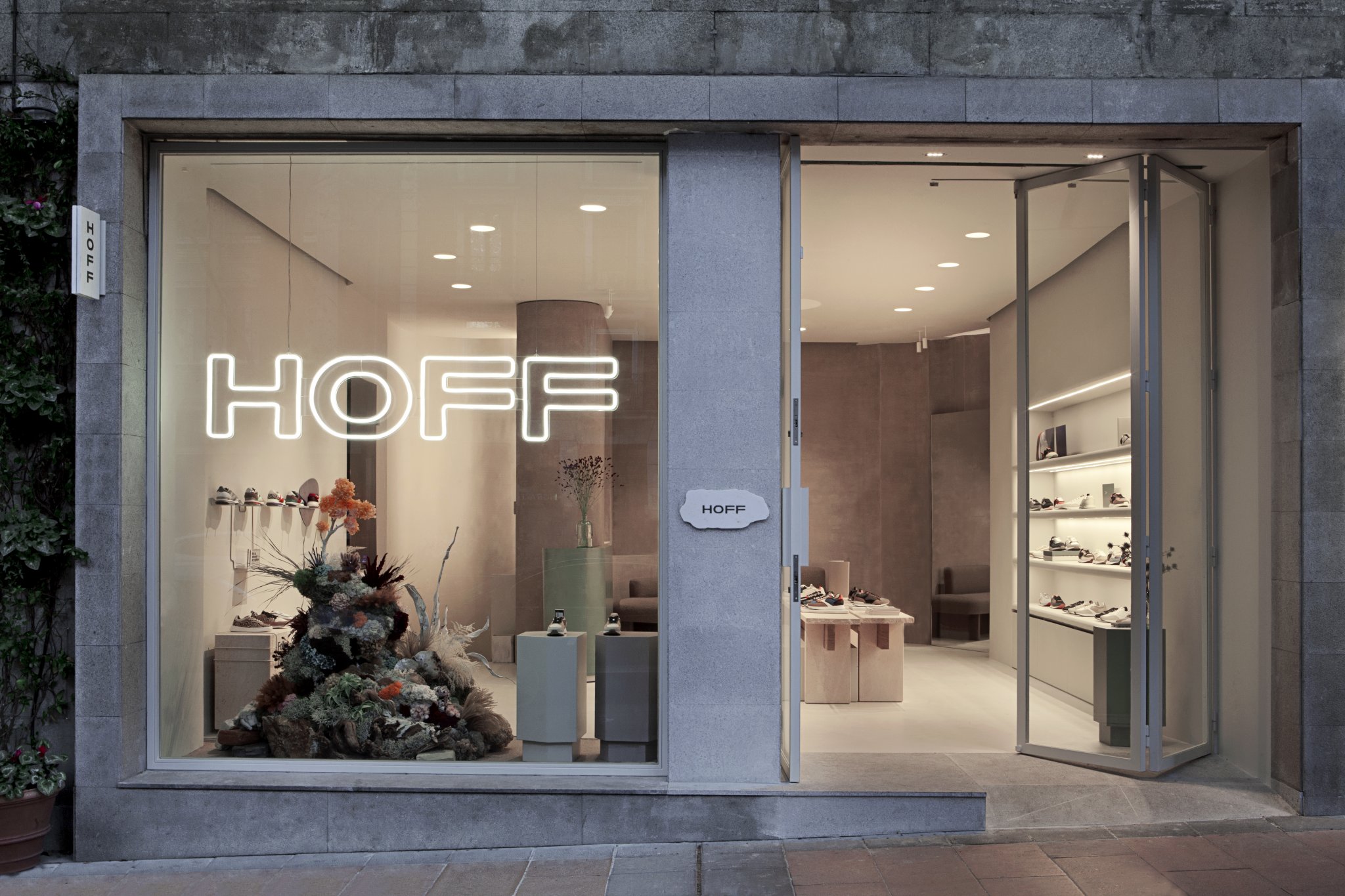 » HOFF FLAGSHIP STORE DESIGN BY CISZAK DALMAS FERRARI