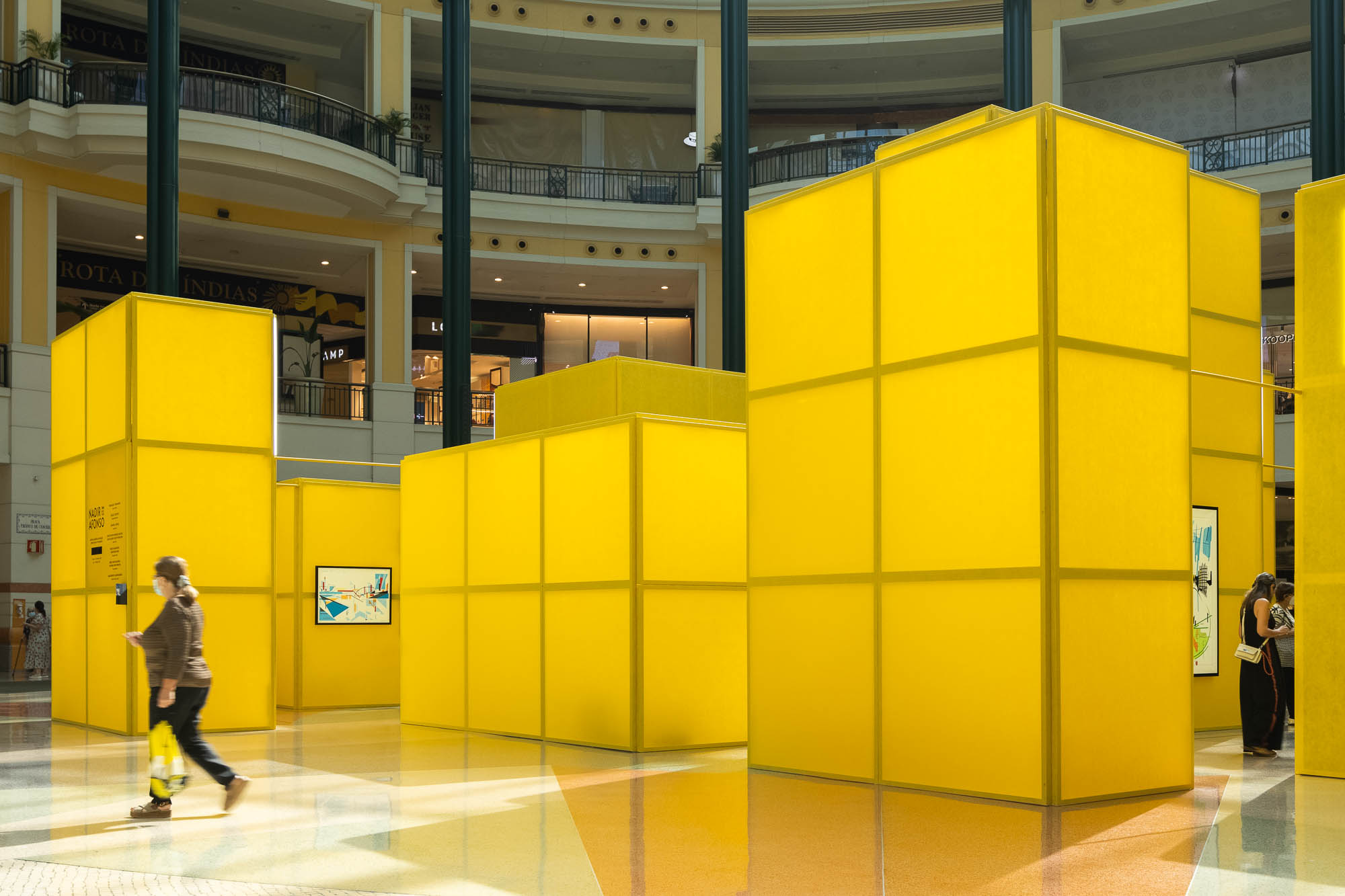 100 年前 Nadir Afonso no Colombo com arquitectura Diogo Aguiar S