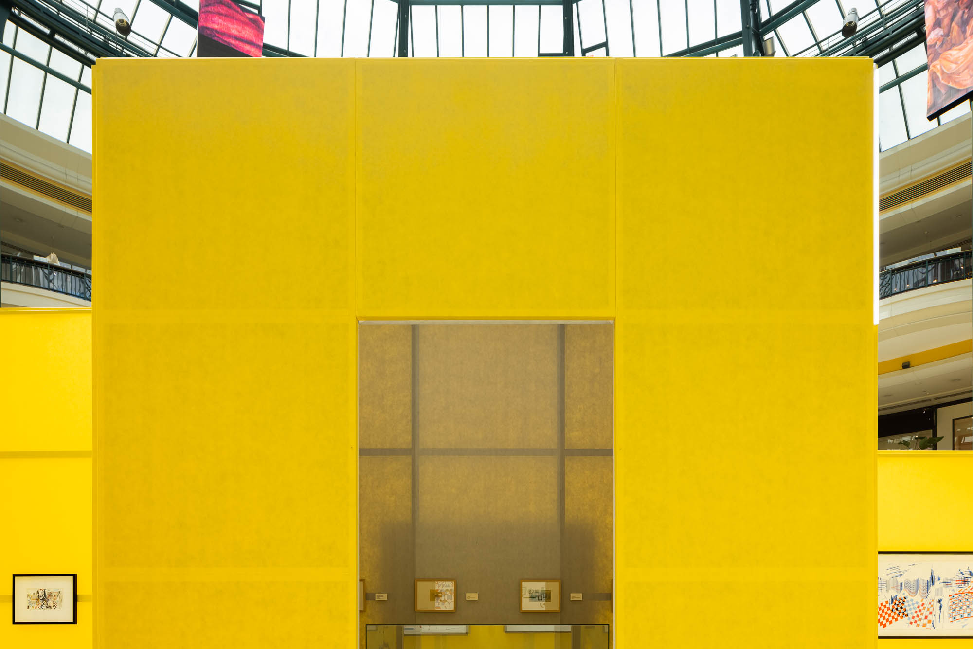 100 年前 Nadir Afonso no Colombo com arquitectura Diogo Aguiar S