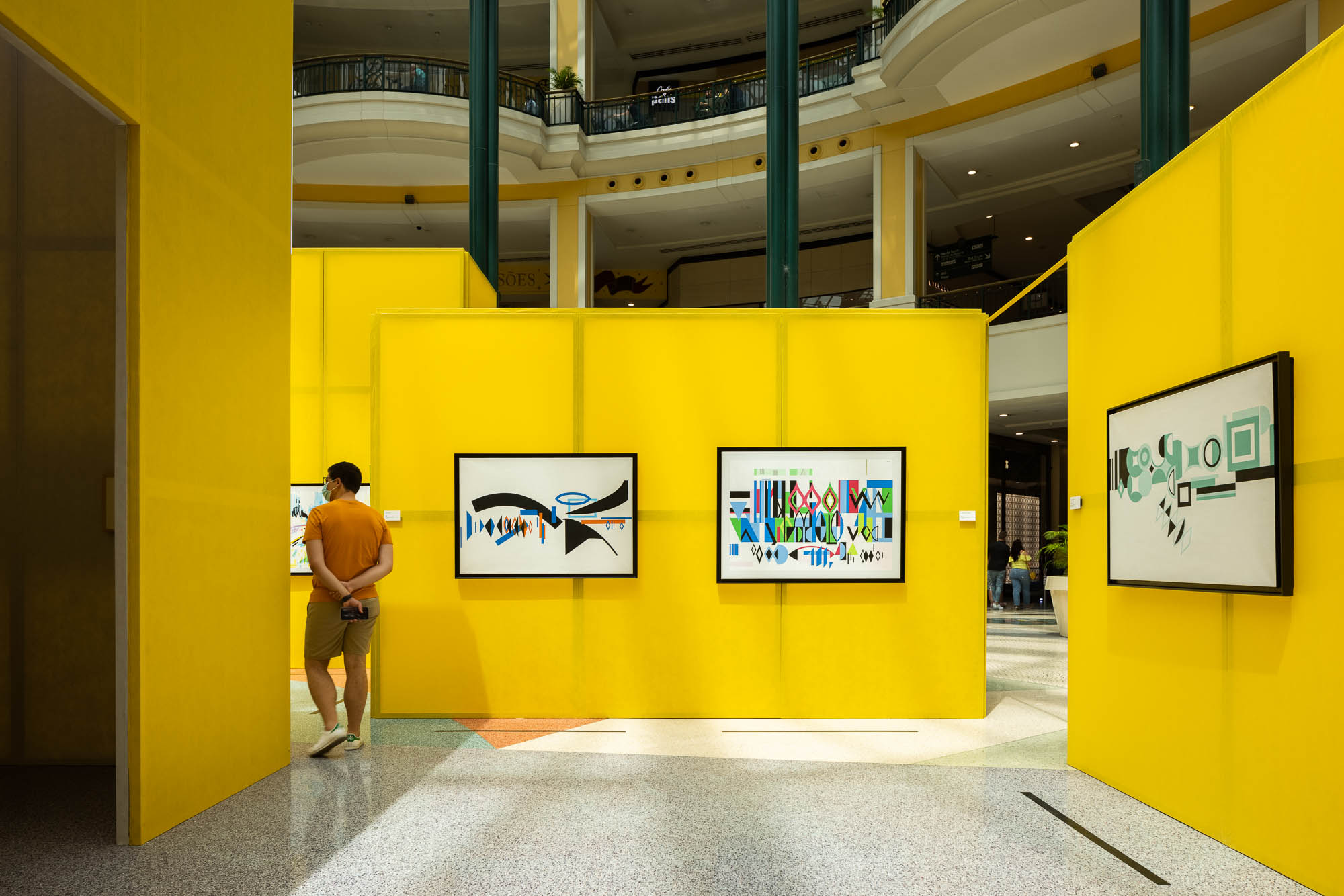 100 年前 Nadir Afonso no Colombo com arquitectura Diogo Aguiar S