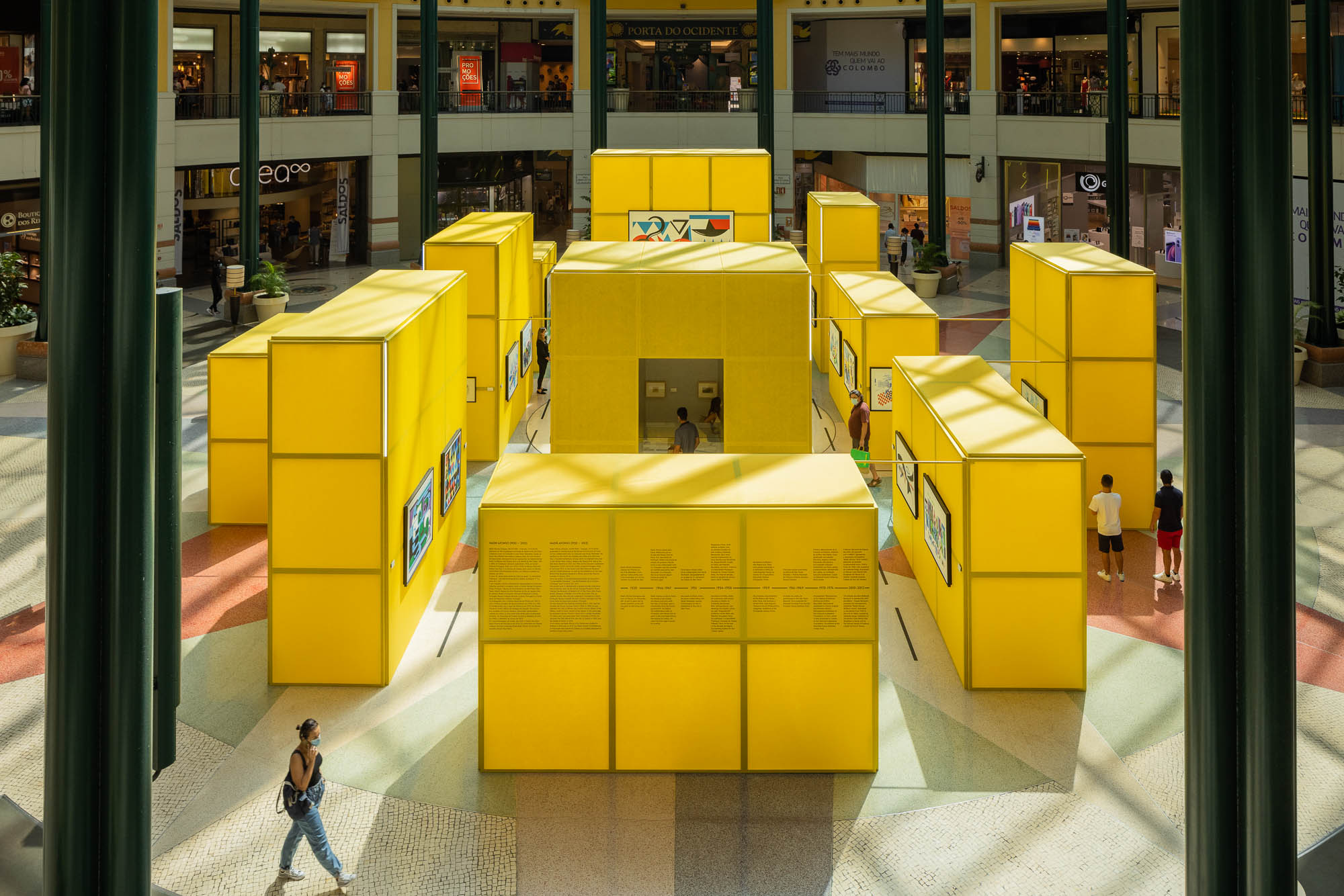 100 年前 Nadir Afonso no Colombo com arquitectura Diogo Aguiar S