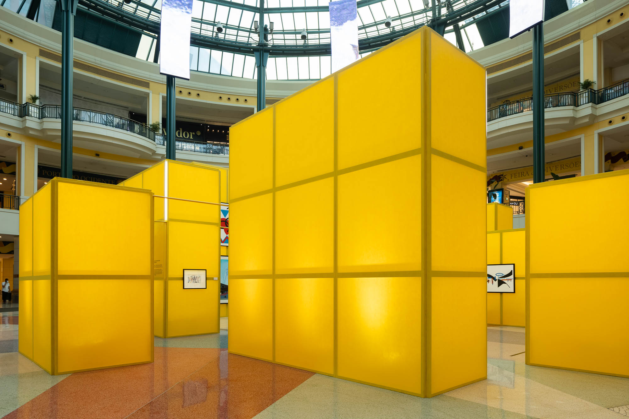 100 年前 Nadir Afonso no Colombo com arquitectura Diogo Aguiar S