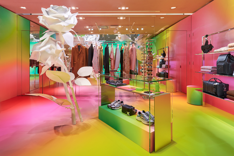 Pop-up Store Lady Dior – Sheer fabric partitions