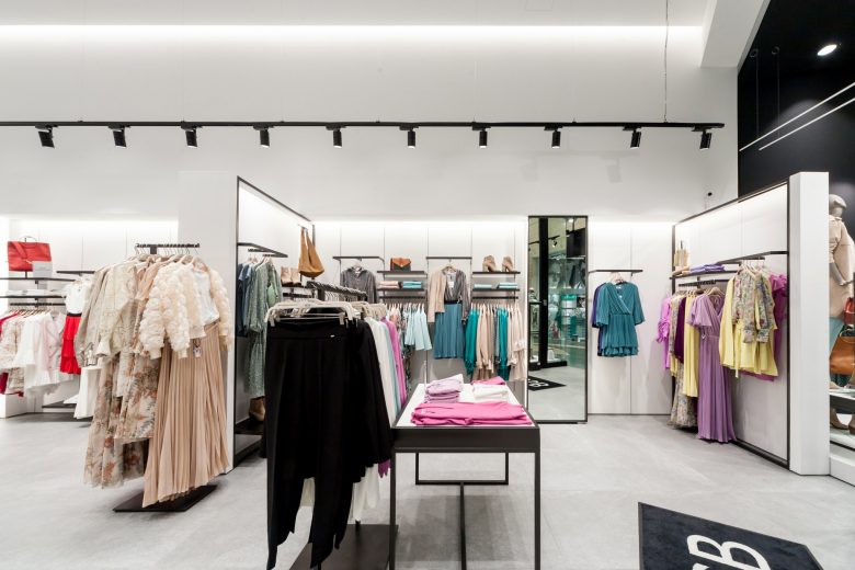 » BSB store in Avenue Mall, by Kordas Architects
