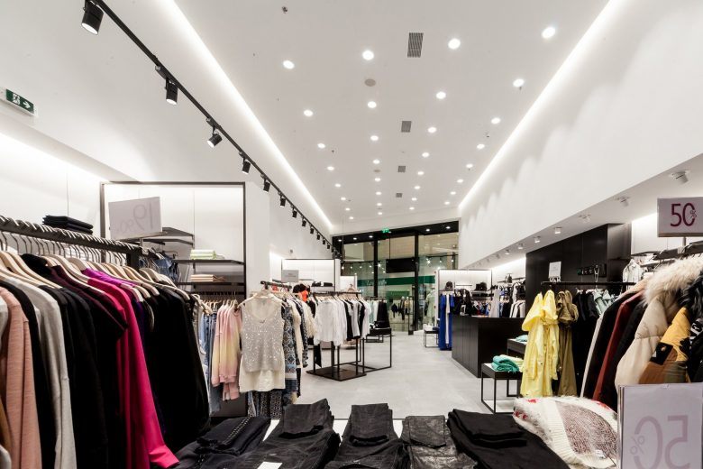 » BSB store in Avenue Mall, by Kordas Architects