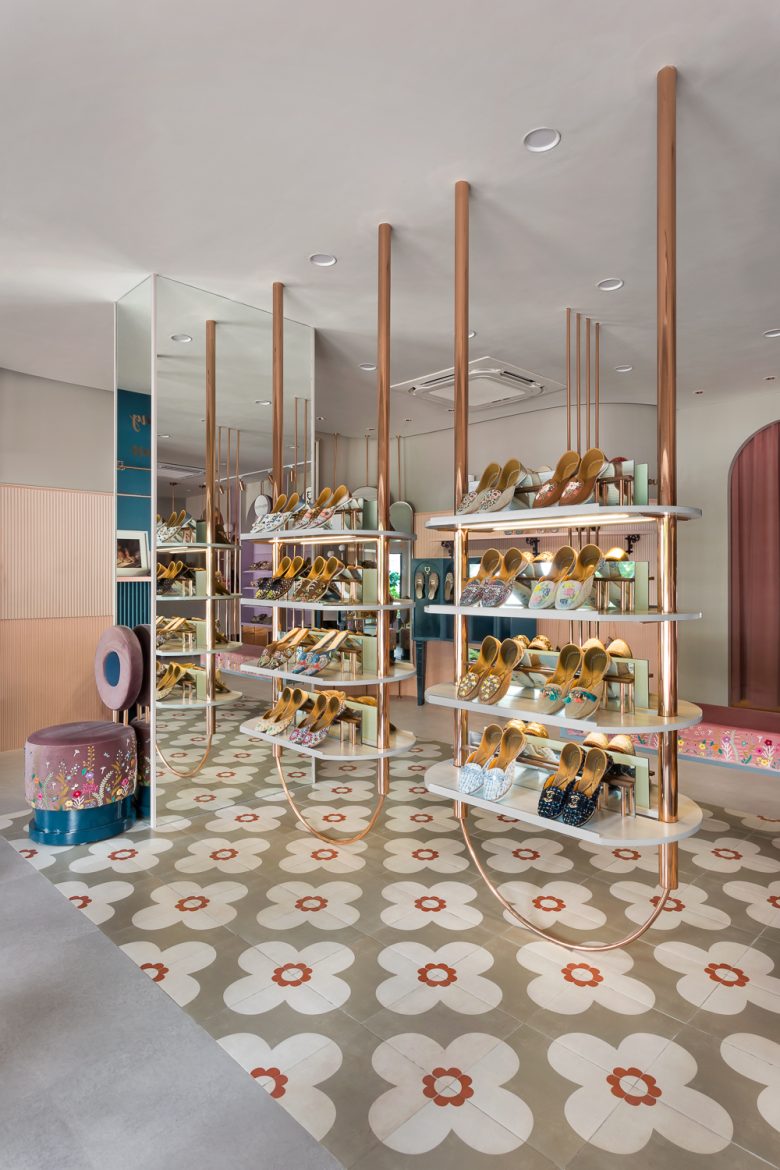 Fizzy Goblet Khar store - photography by Kunal Bhatia; interior design by Checkered Spaces.