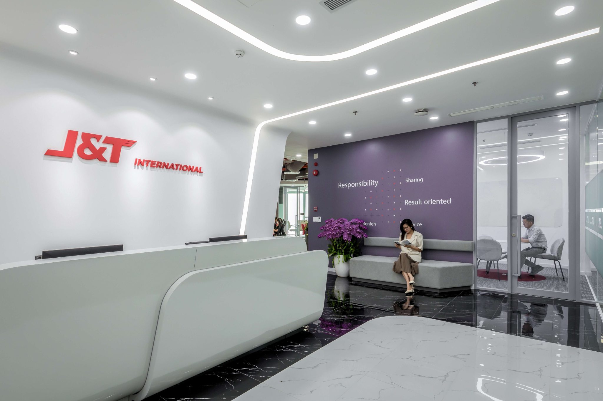 » J&T International Office by Vacons Architects