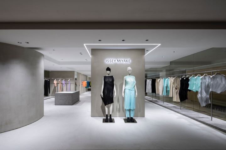 ISSEY MIYAKE shop-in-shop by Moment MIYAKE DESIGN STUDIO IM-281